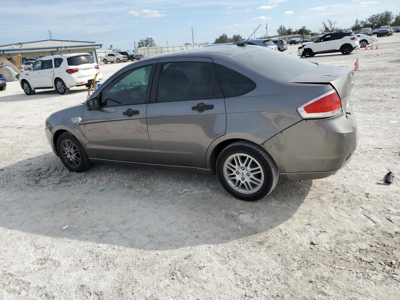 2010 Ford Focus - Image 2