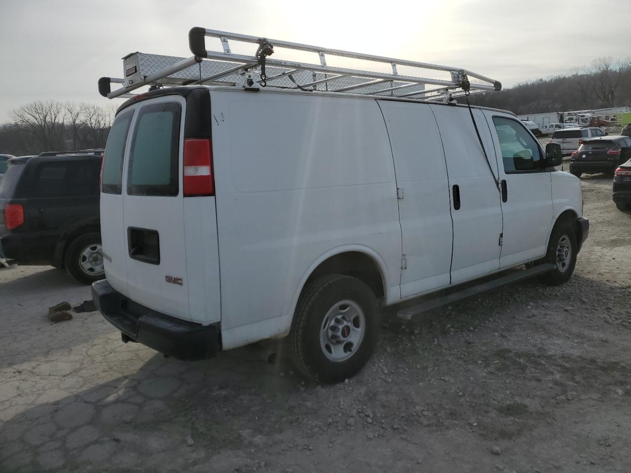 2018 GMC Savana - Image 3
