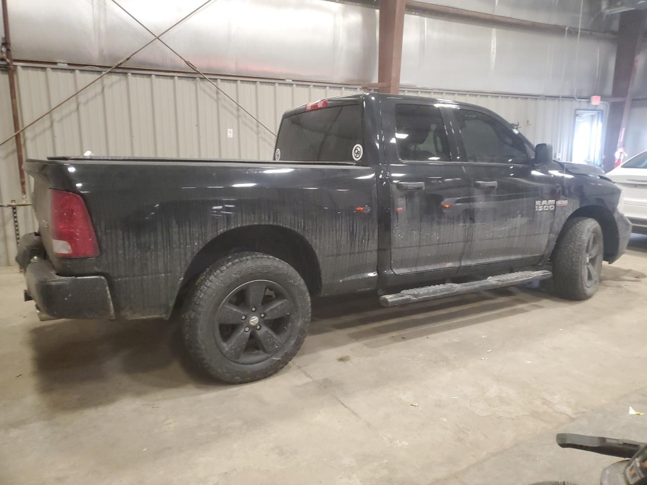 2016 RAM 1500 - Image 3