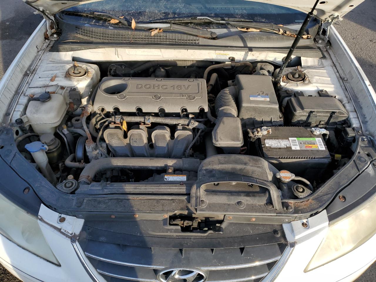 2010 Hyundai Sonata - Image 11