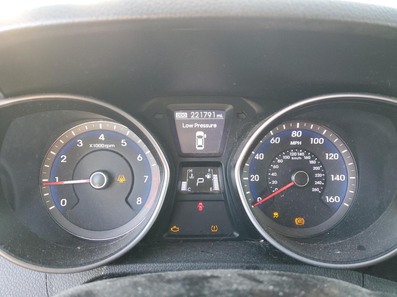 2016 Hyundai Elantra - Image 9