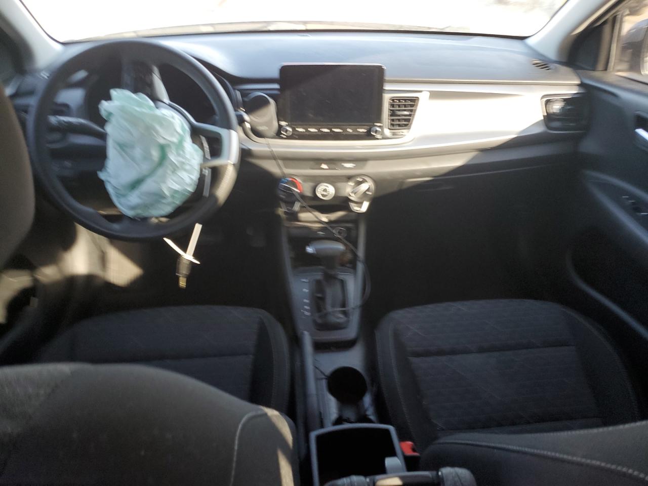 2022 Kia Rio - Image 8