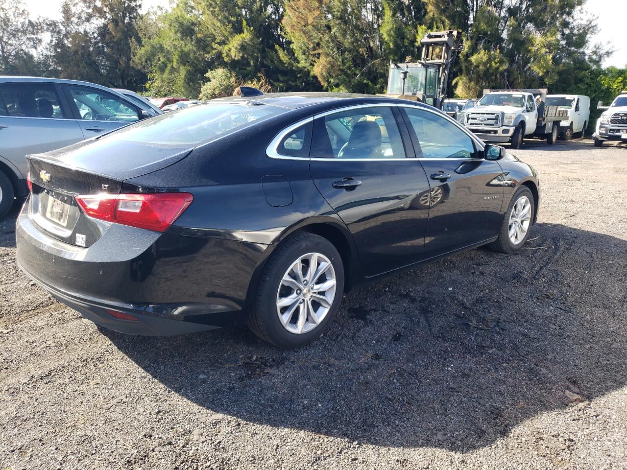 2023 Chevrolet Malibu - Image 3