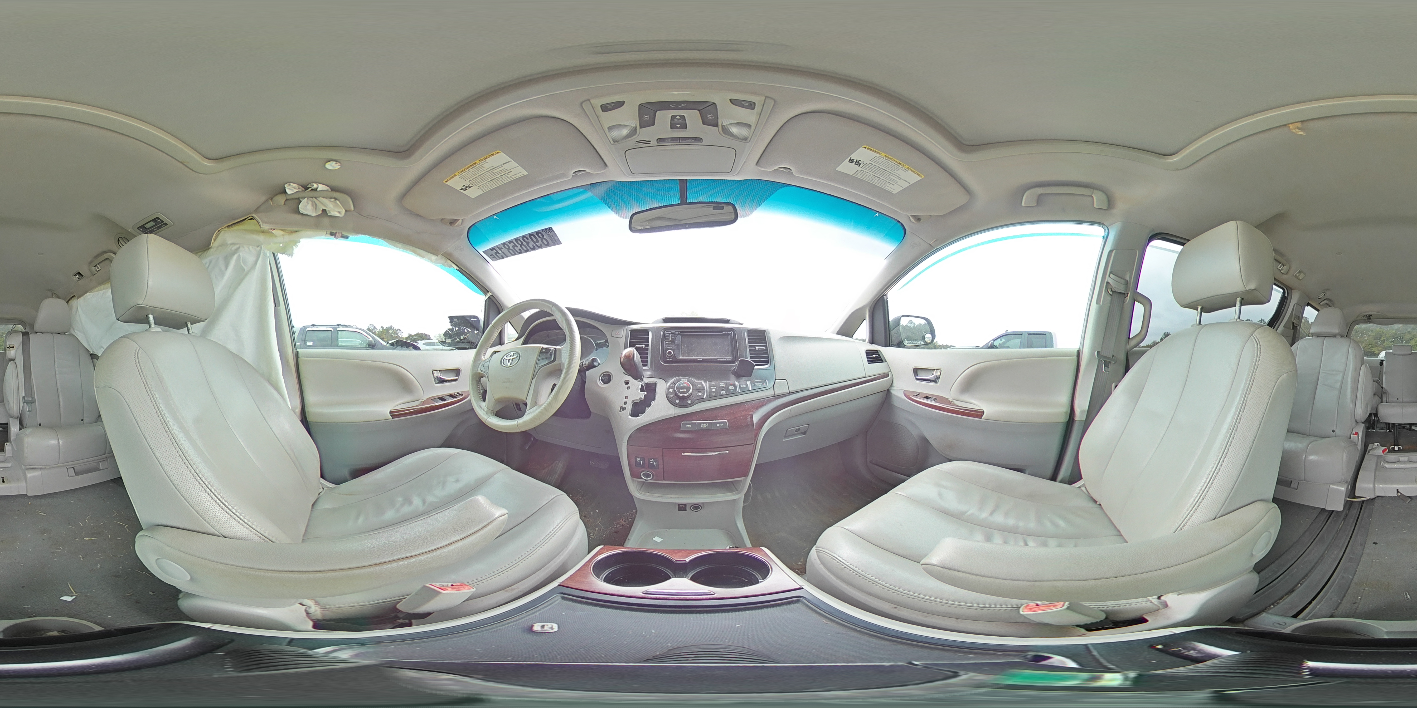 2014 Toyota Sienna - Image 14