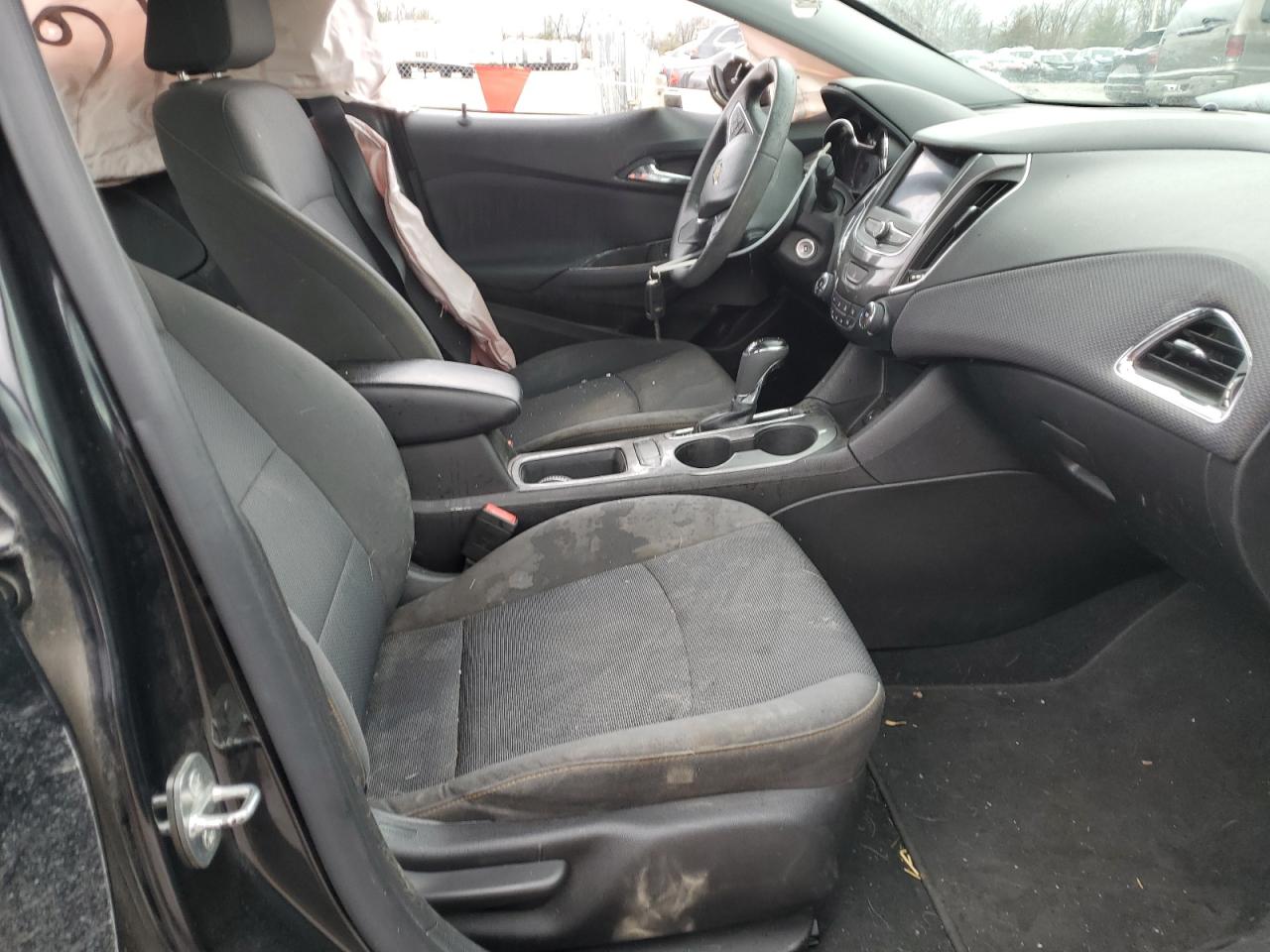 2019 Chevrolet Cruze - Image 7