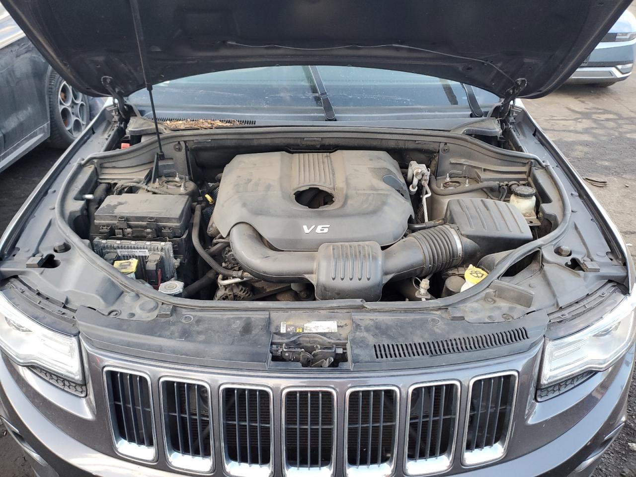 2015 Jeep Grand Cherokee - Image 12