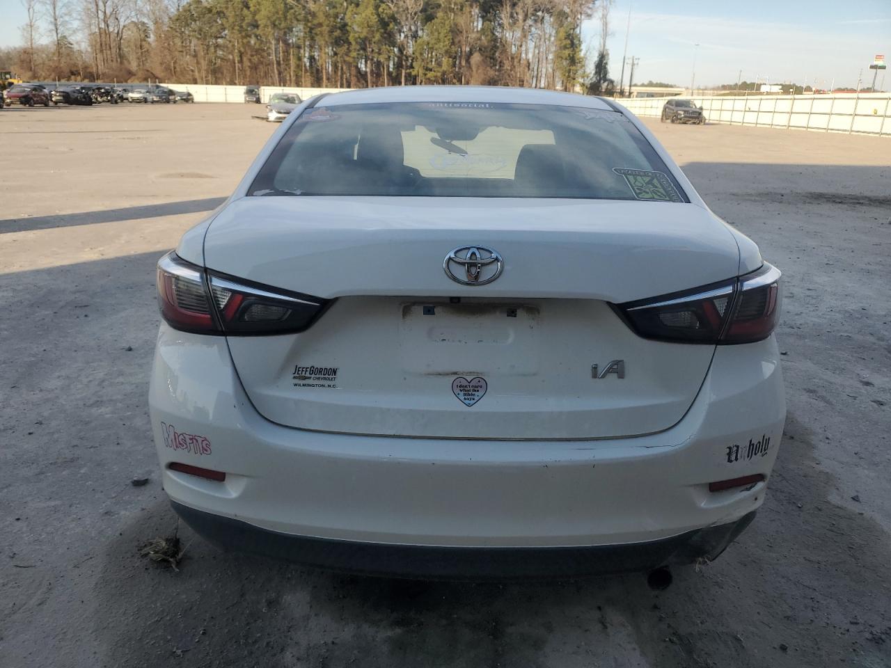 2017 Toyota Yaris - Image 6