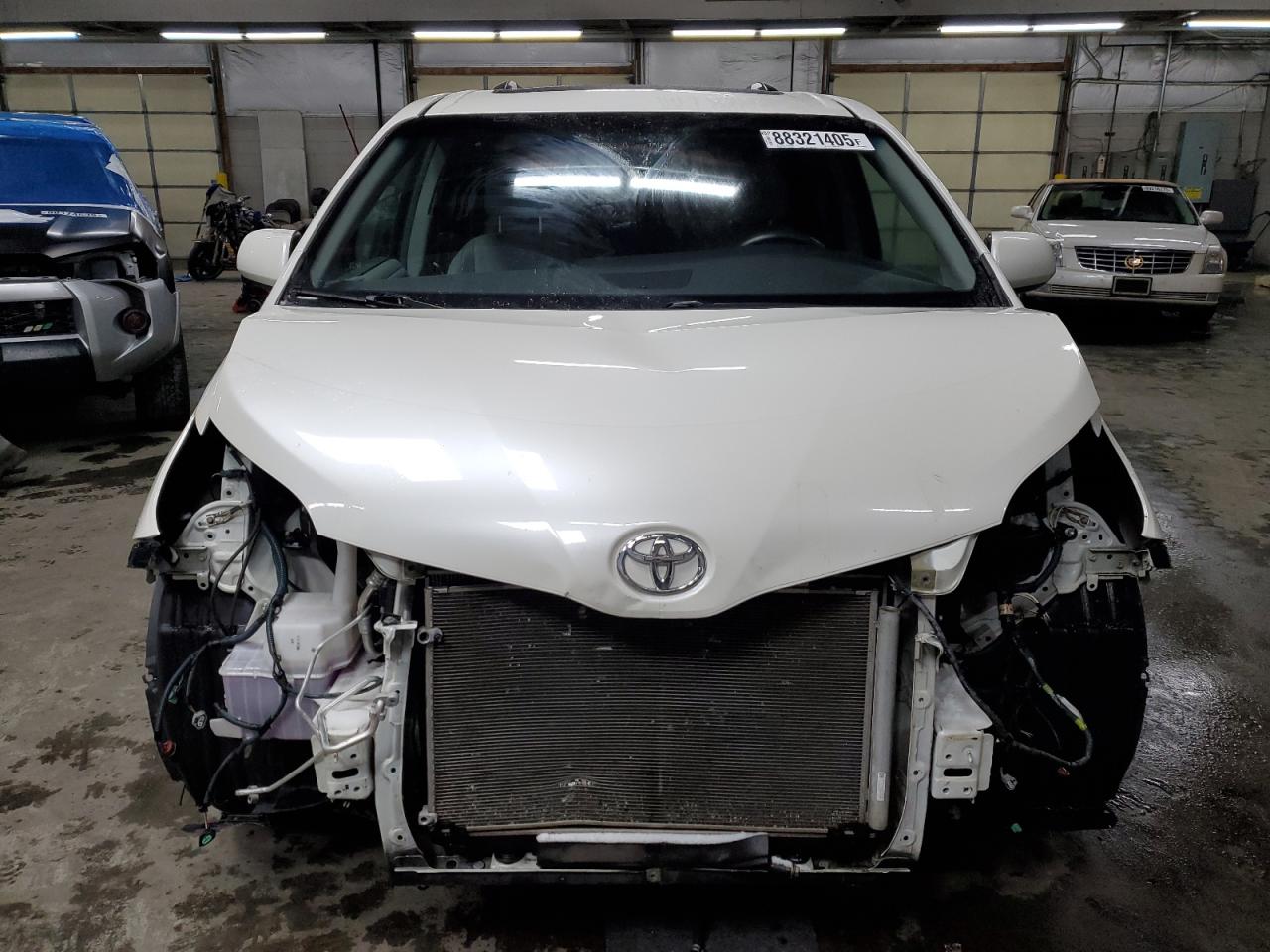 2017 Toyota Sienna - Image 5