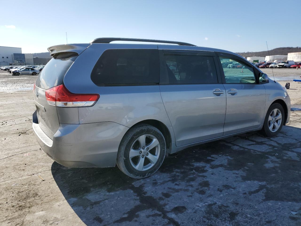 2013 Toyota Sienna - Image 3