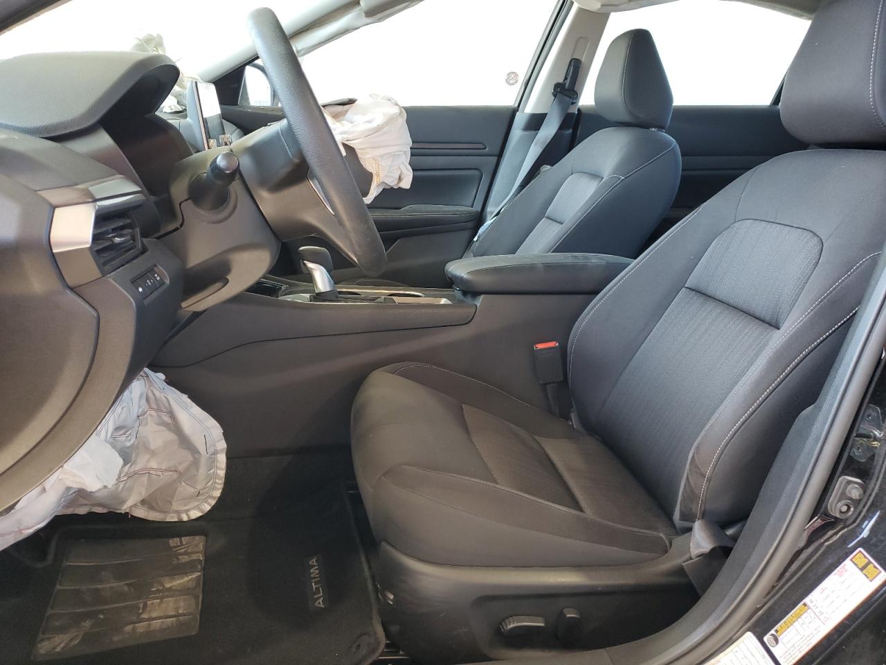 2024 Nissan Altima - Image 7