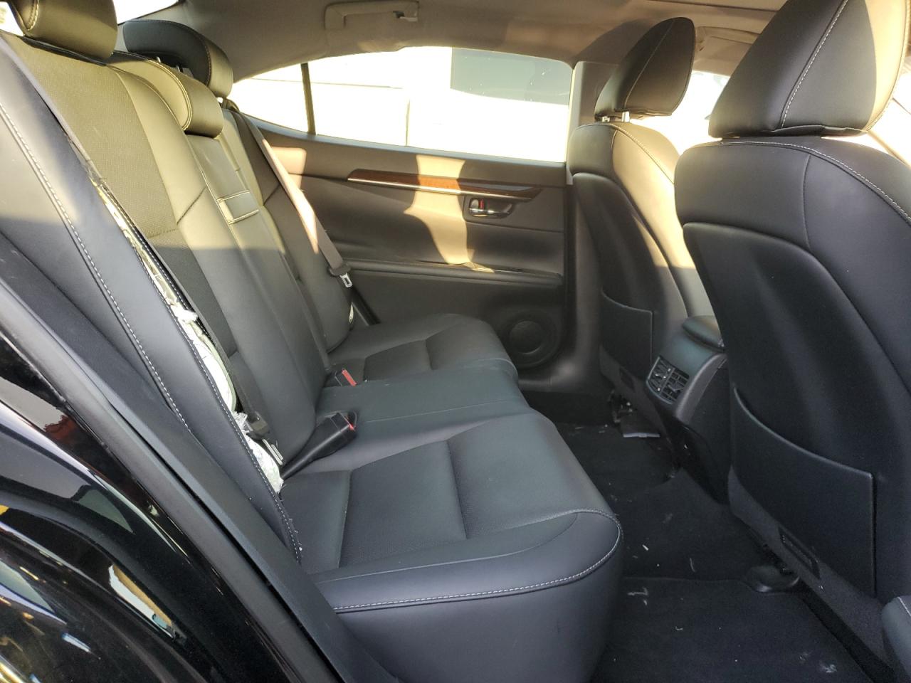 2016 Lexus ES - Image 10