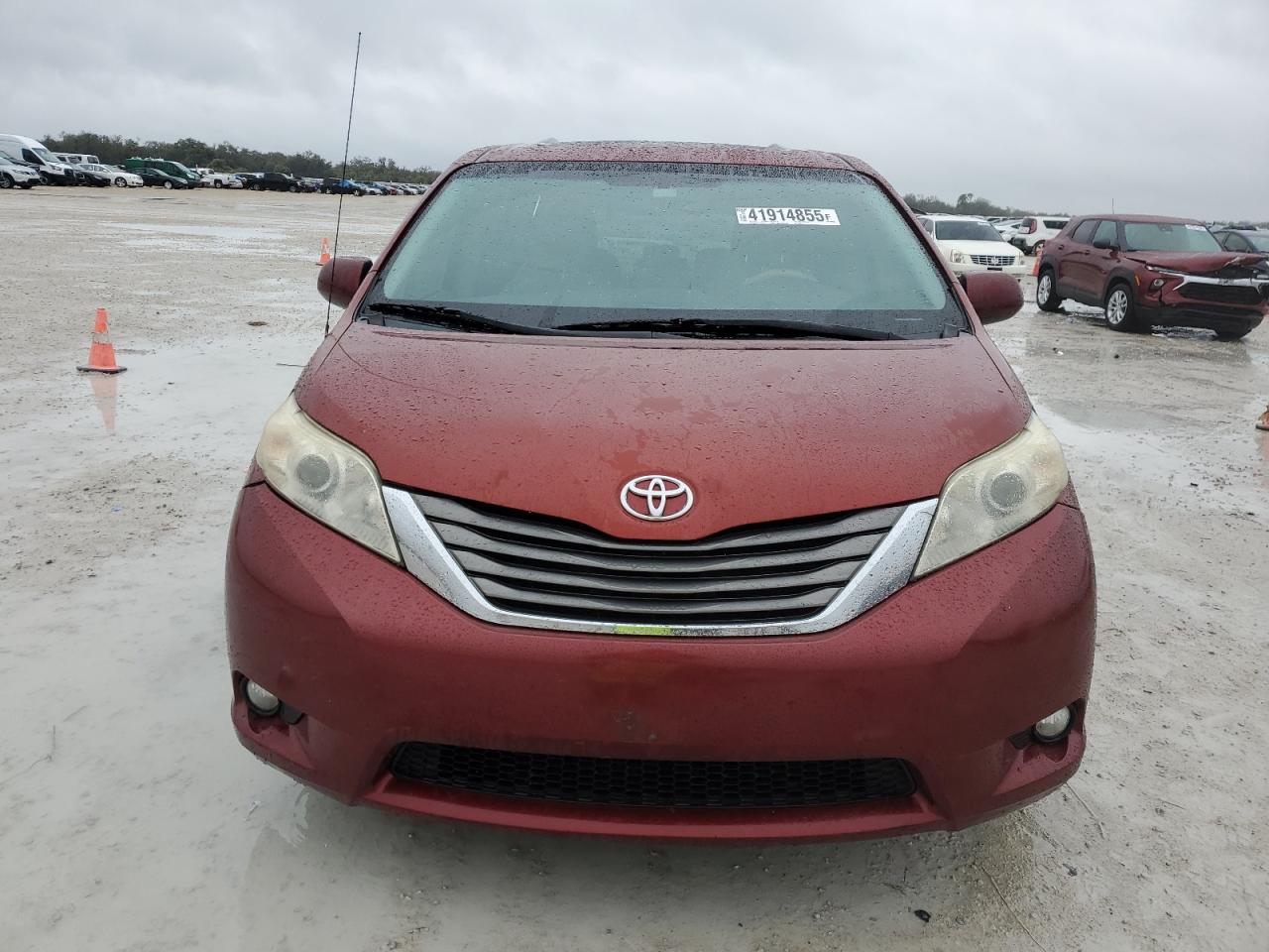 2012 Toyota Sienna - Image 5