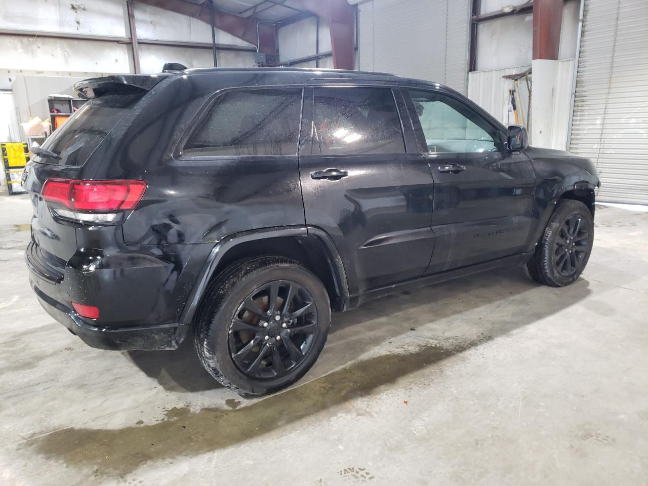 2017 Jeep Grand Cherokee - Image 4