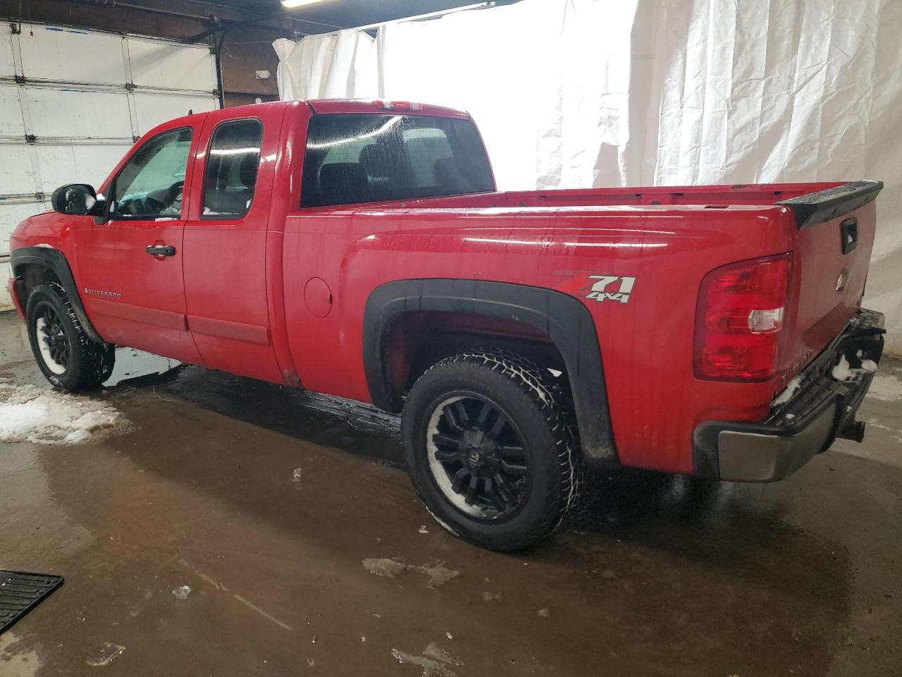 2007 Chevrolet Silverado - Image 2