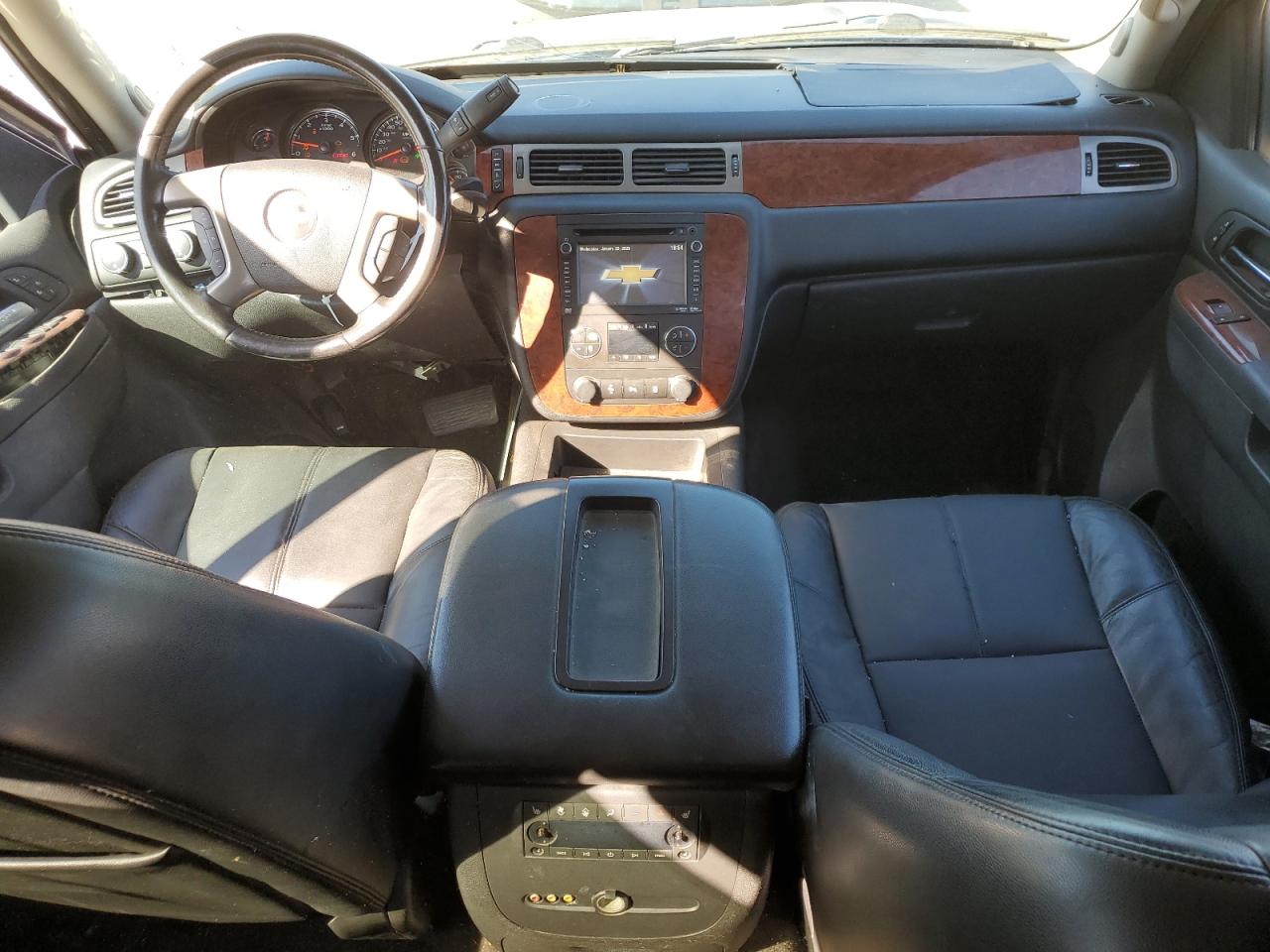 2014 Chevrolet Suburban - Image 8