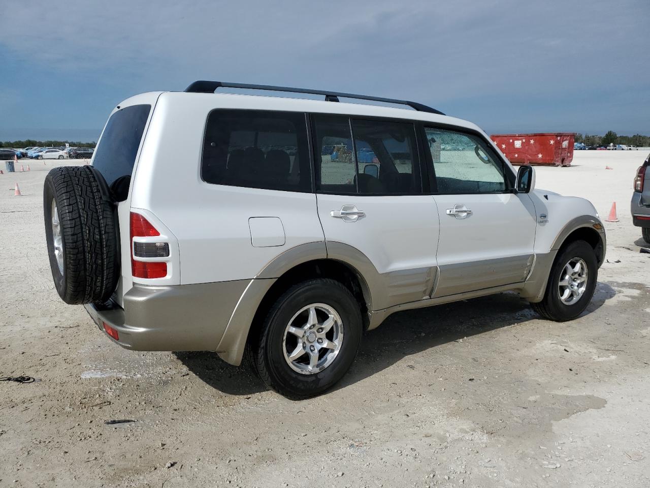 2002 Mitsubishi Montero - Image 3