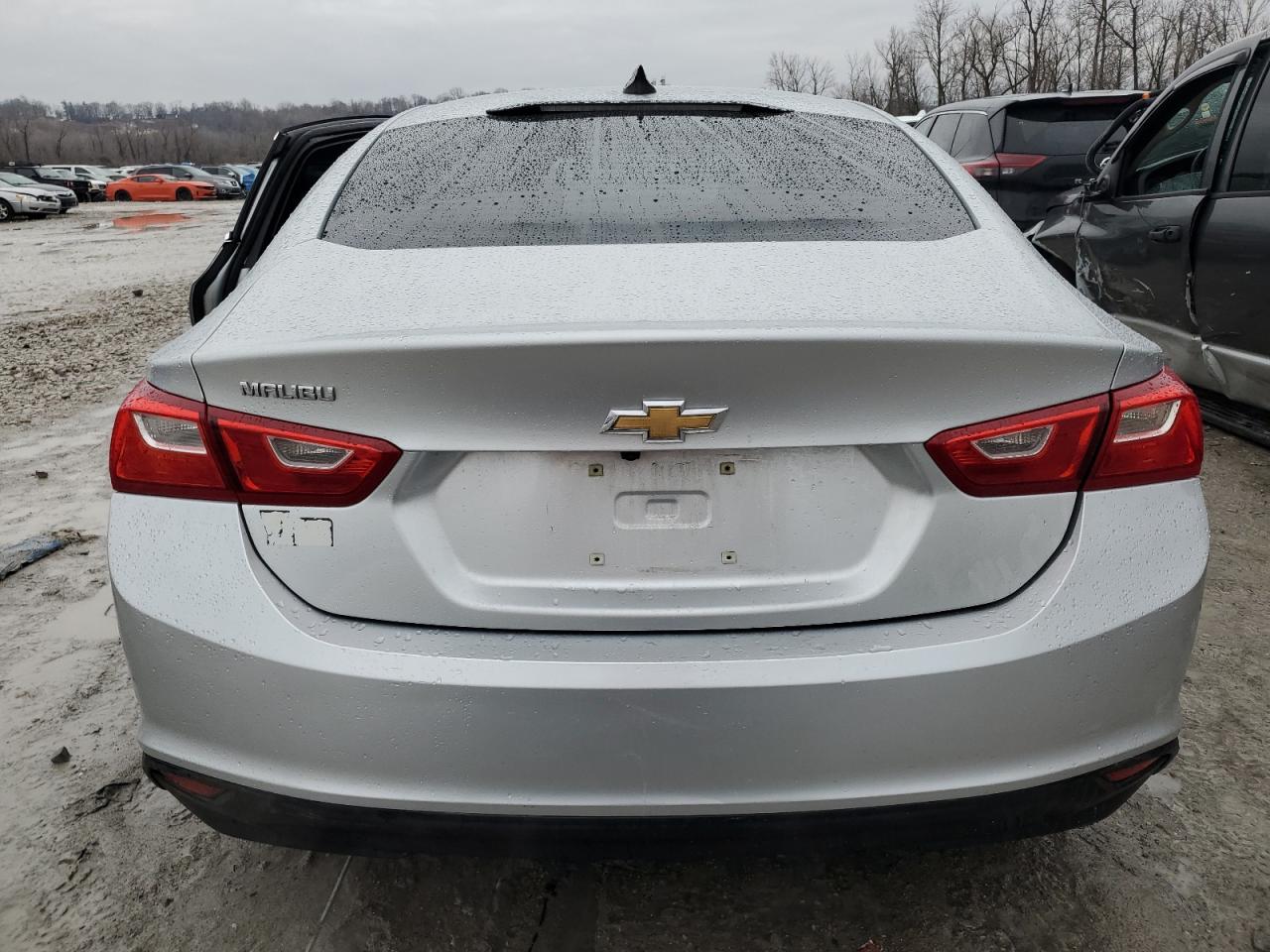 2017 Chevrolet Malibu - Image 6