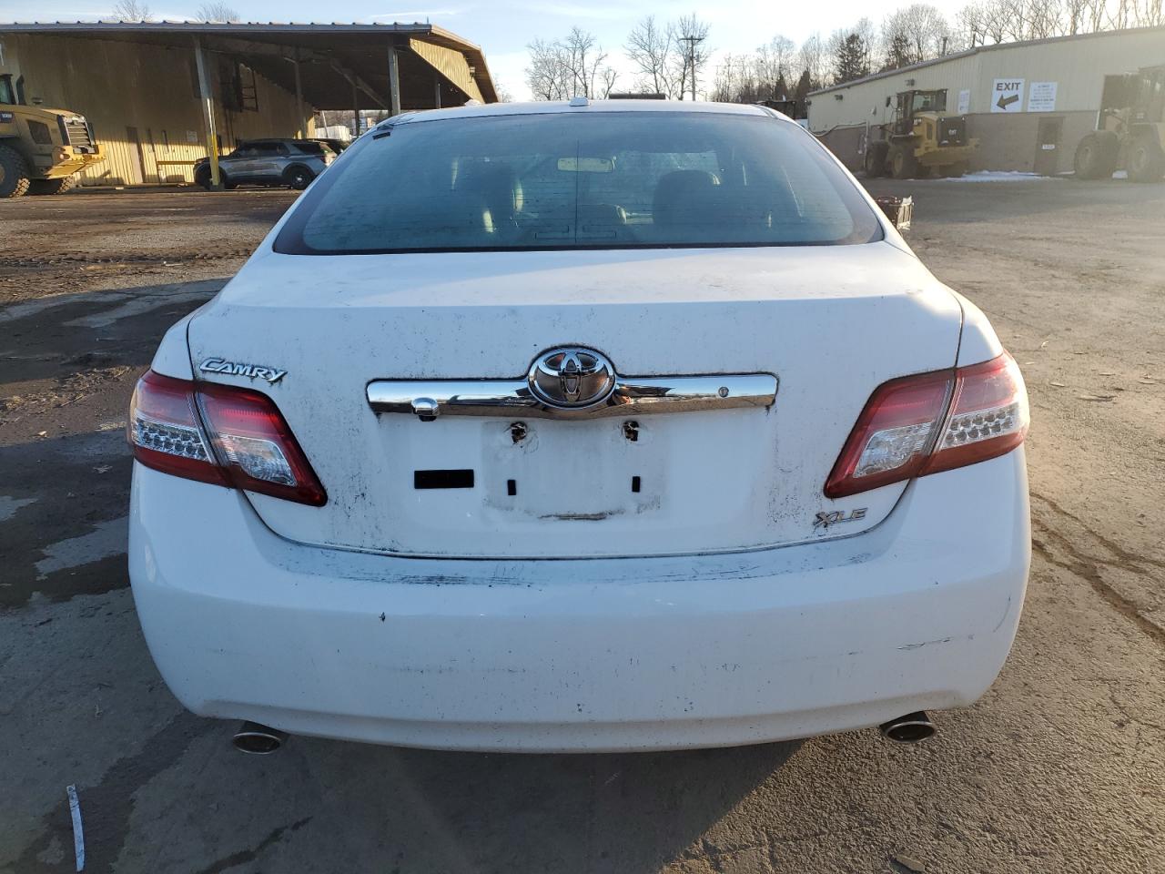 2011 Toyota Camry - Image 6
