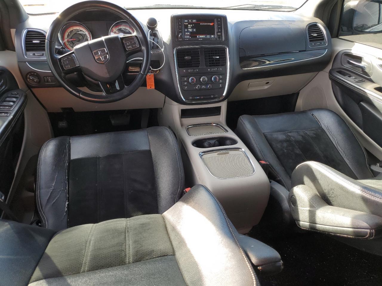 2017 Dodge Caravan - Image 8
