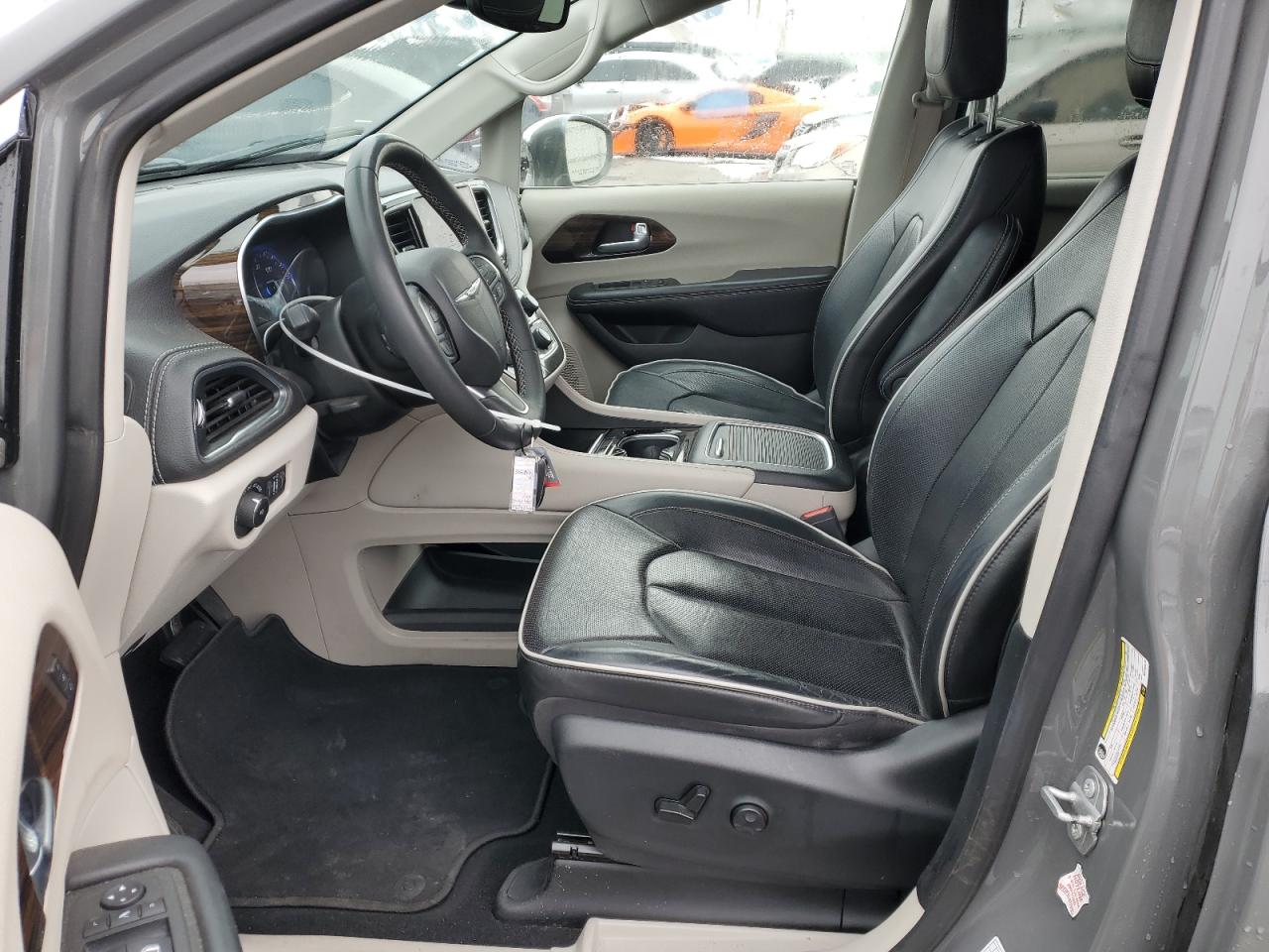 2022 Chrysler Pacifica - Image 7