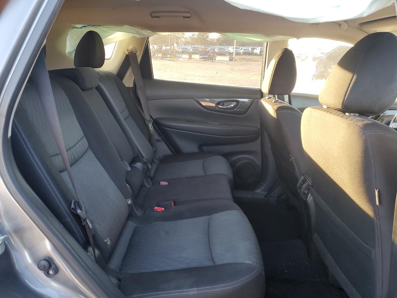 2017 Nissan Rogue - Image 12