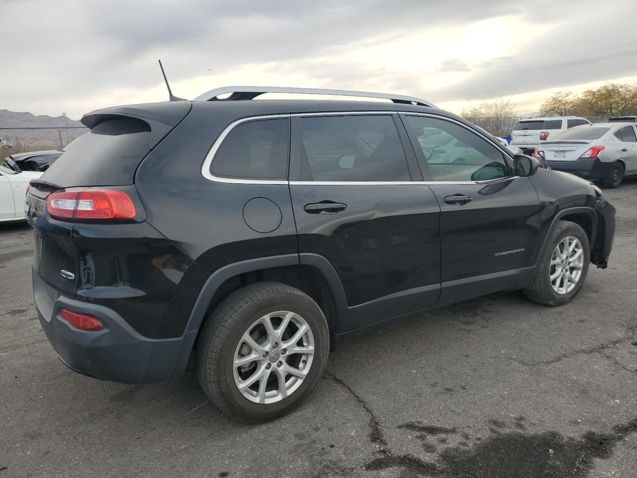 2017 Jeep Grand Cherokee - Image 3