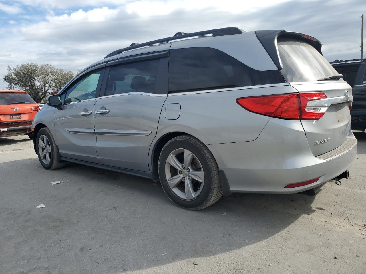 2018 Honda Odyssey - Image 2