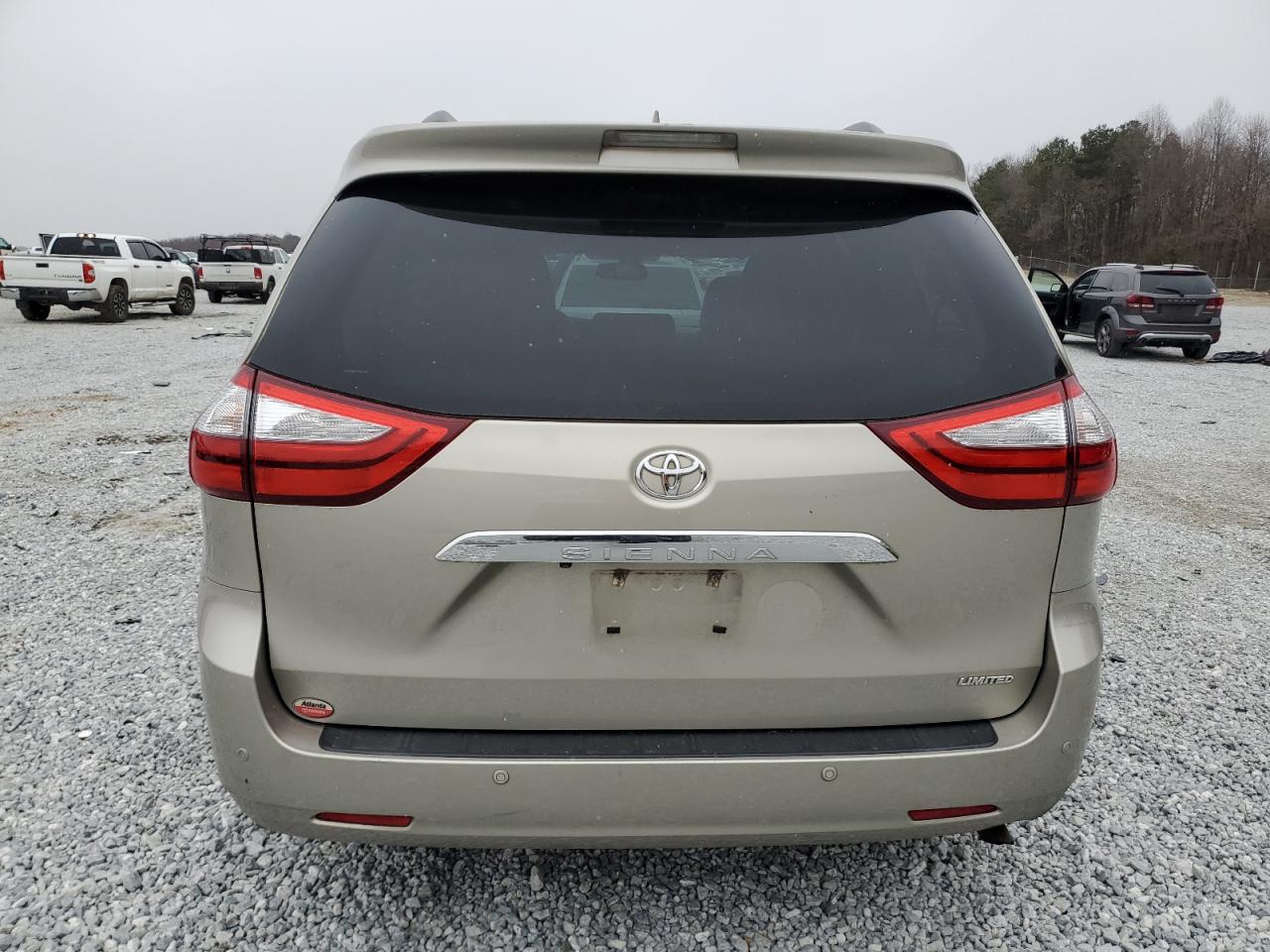 2015 Toyota Sienna - Image 6