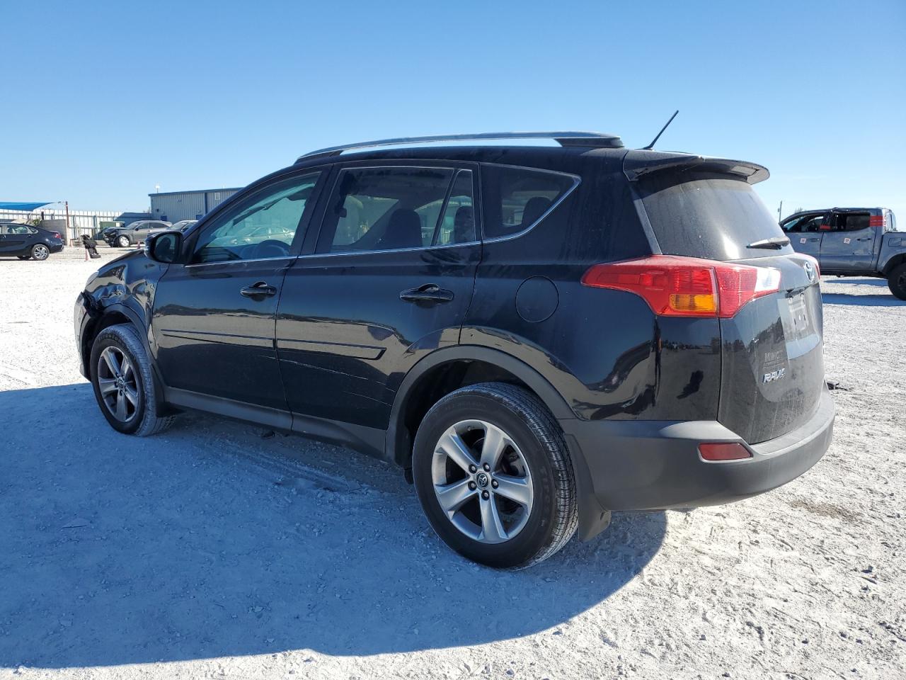 2T3RFREV5FW278296 2015 TOYOTA RAV 4 - Image 2