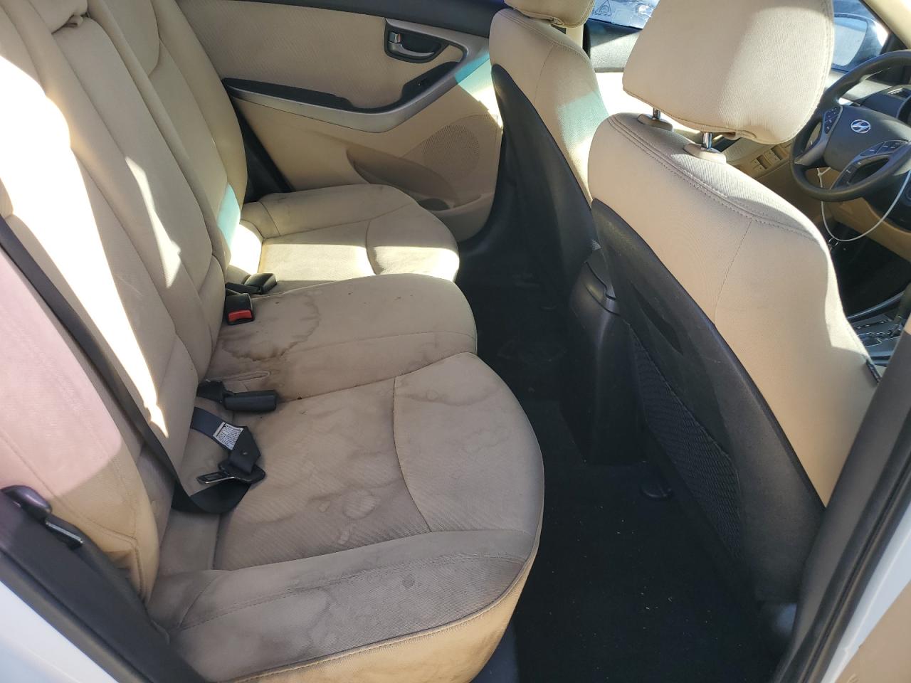 2013 Hyundai Elantra - Image 10