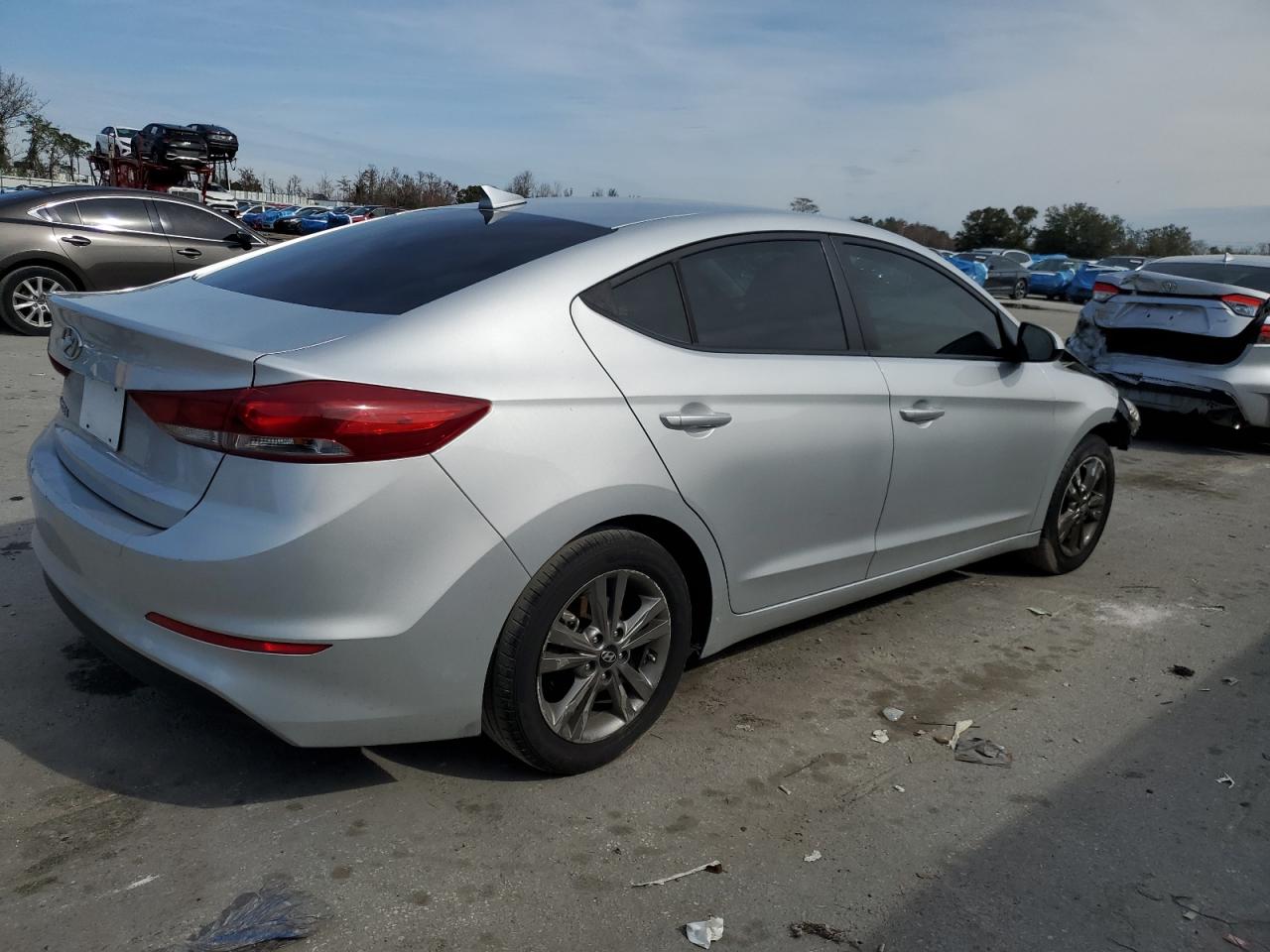 2018 Hyundai Elantra - Image 3