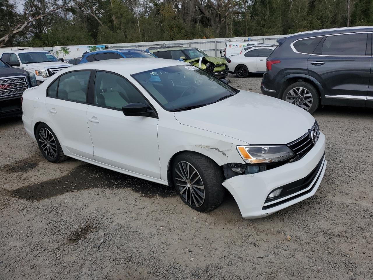 2016 Volkswagen Jetta - Image 4
