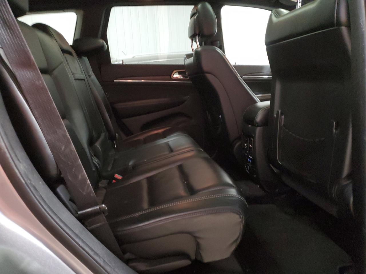 2015 Jeep Grand Cherokee - Image 11