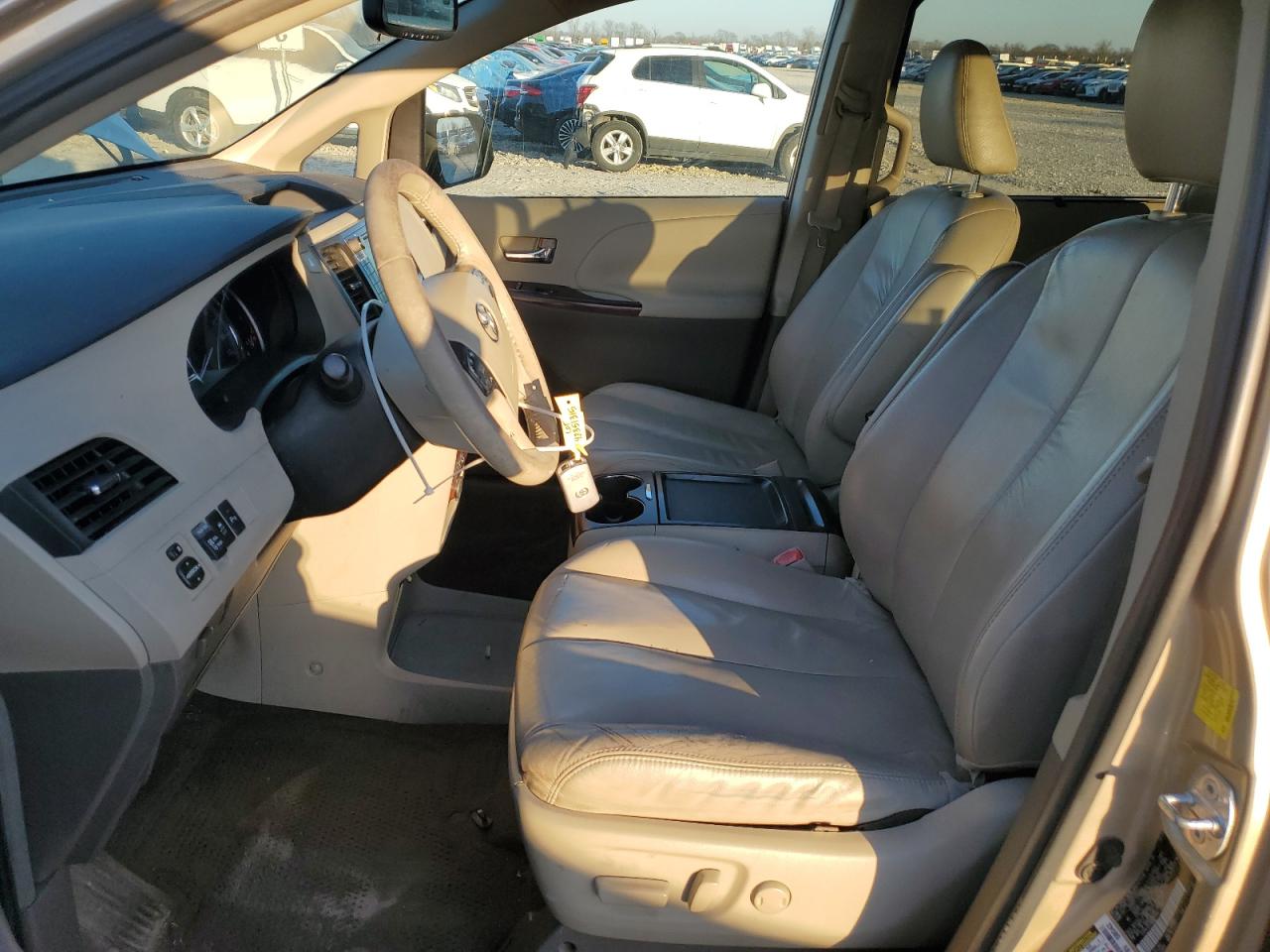 2011 Toyota Sienna - Image 7