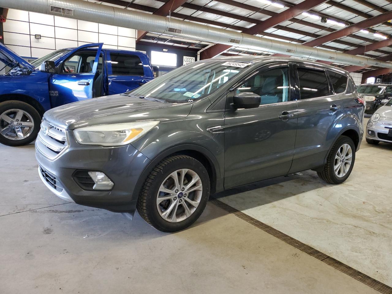 VIN 1FMCU0GD5HUC28621 2017 FORD ESCAPE no.1