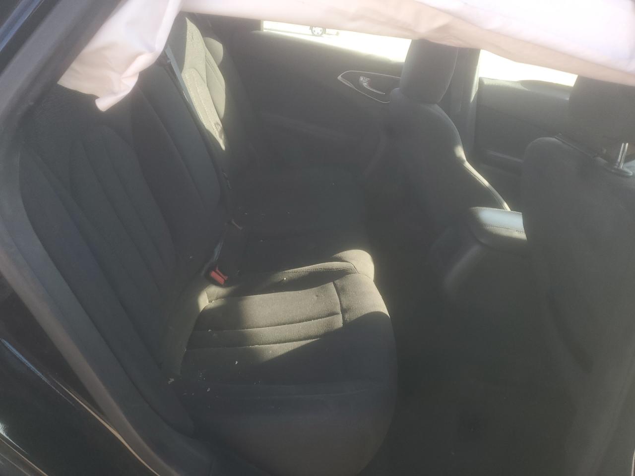 2015 Chrysler 200 - Image 10