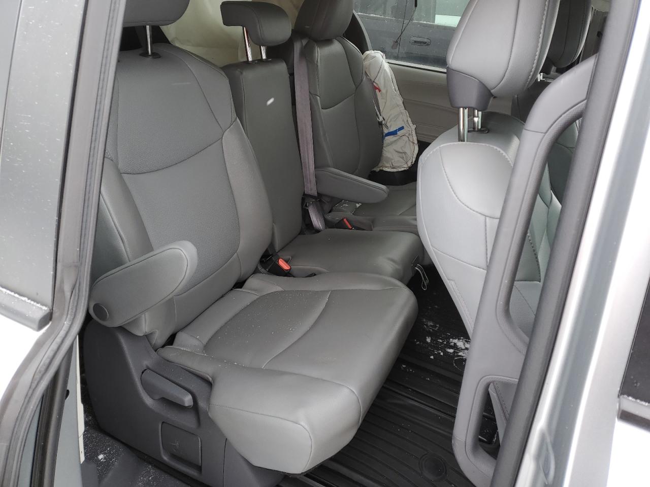 2021 Toyota Sienna - Image 11