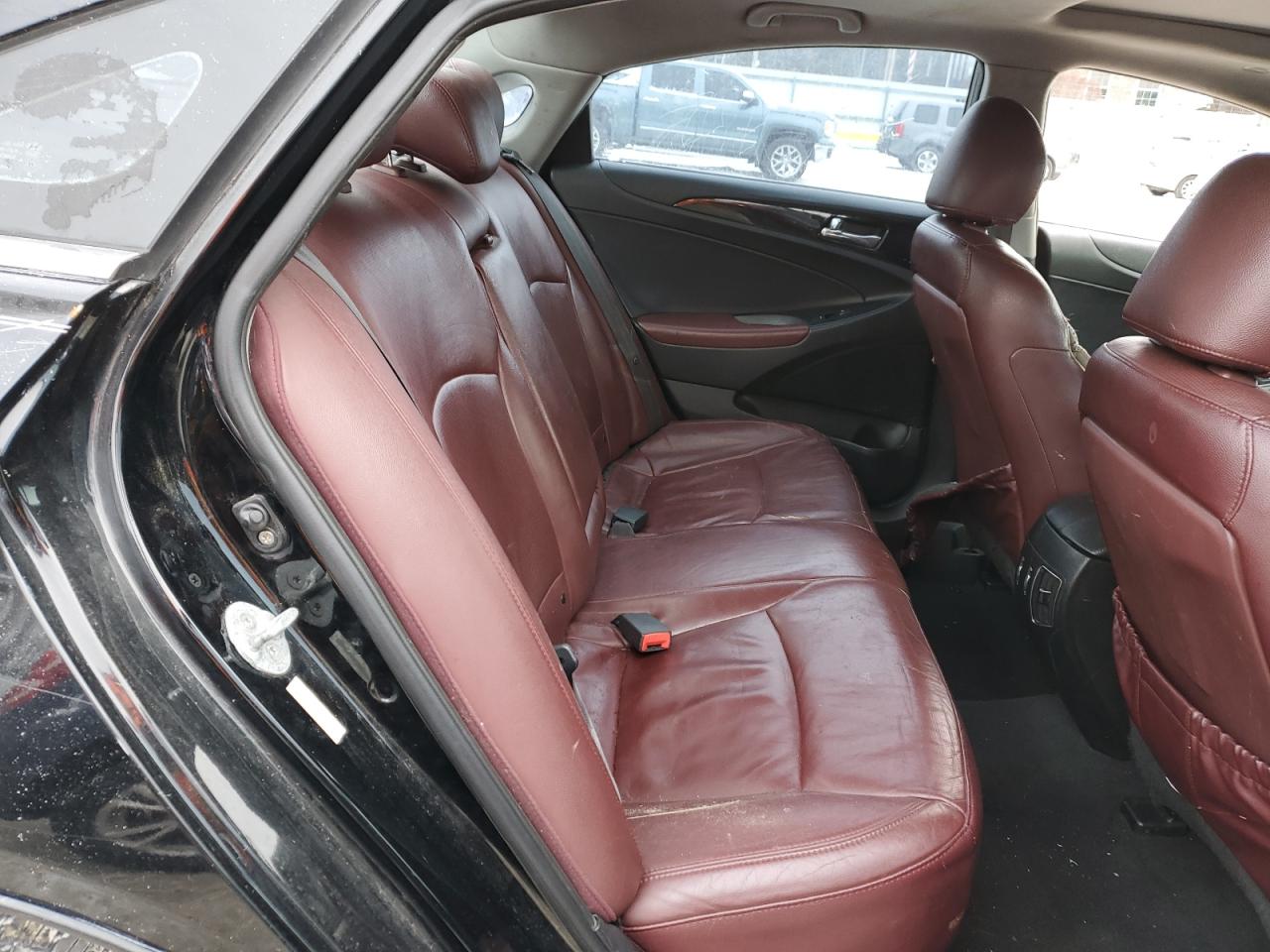 2011 Hyundai Sonata - Image 10