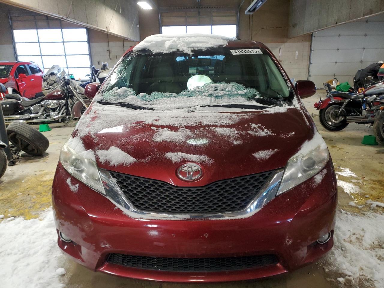 2012 Toyota Sienna - Image 5