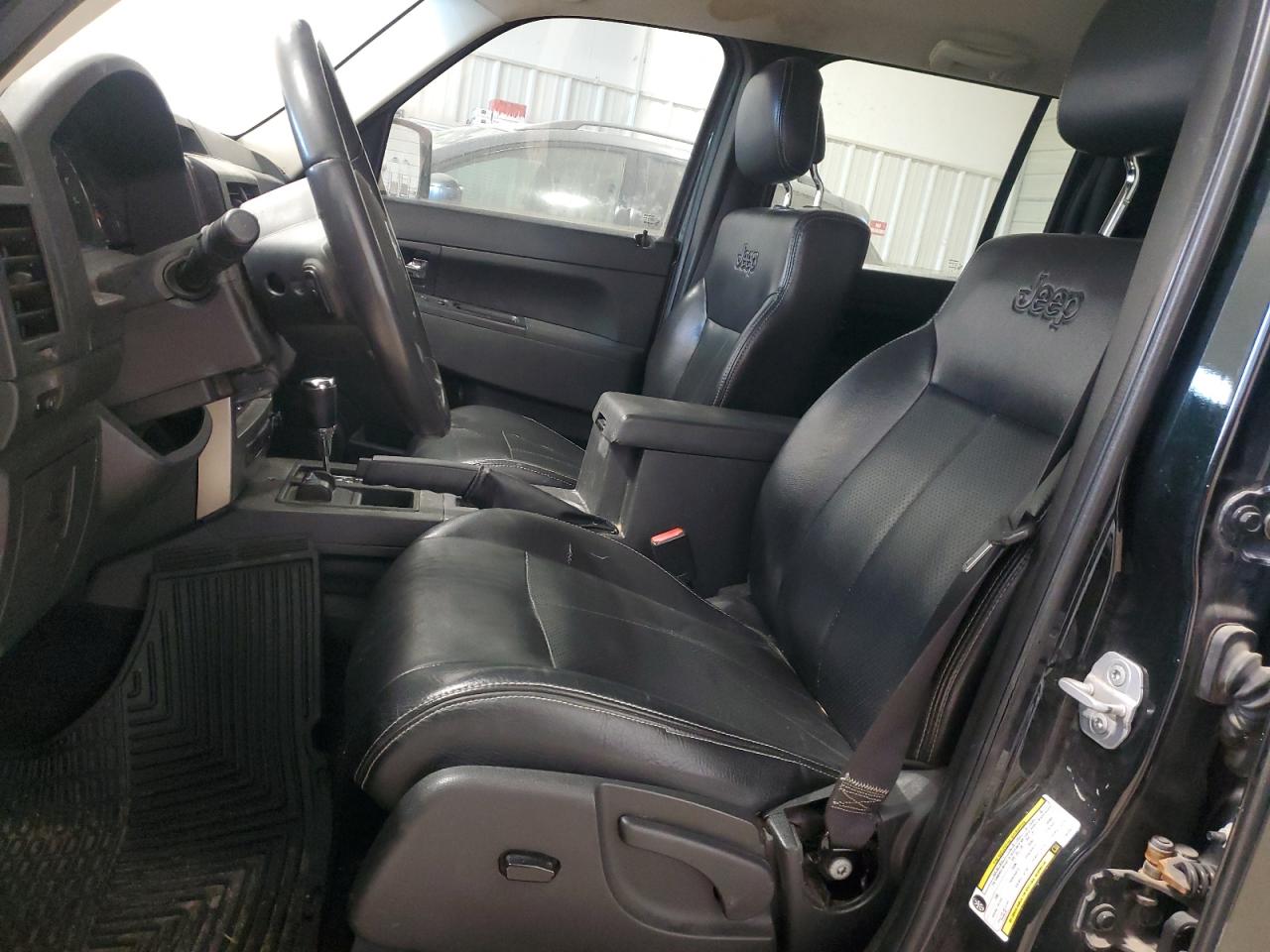 2012 Jeep Liberty (North America) - Image 7