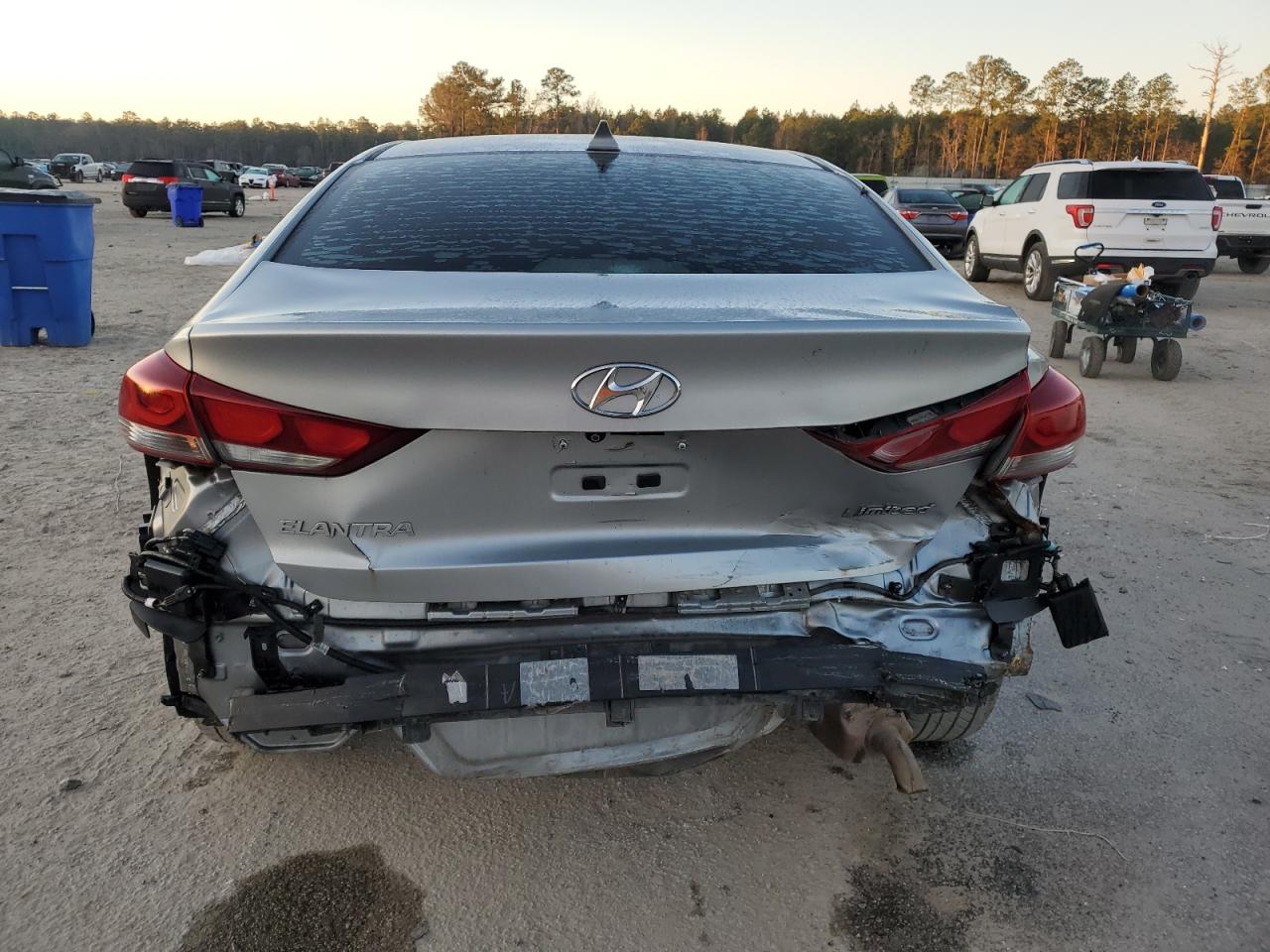 2017 Hyundai Elantra - Image 6