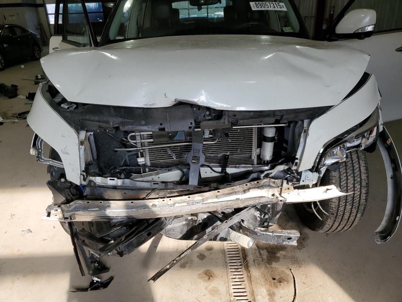 2017 Infiniti QX80 - Image 13