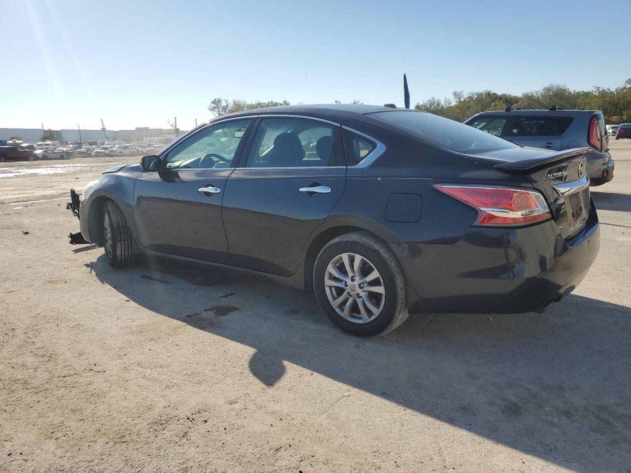 2014 Nissan Altima - Image 2