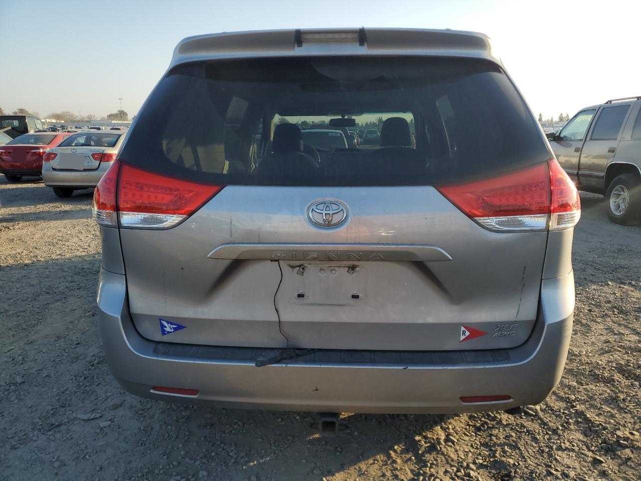 2012 Toyota Sienna - Image 6
