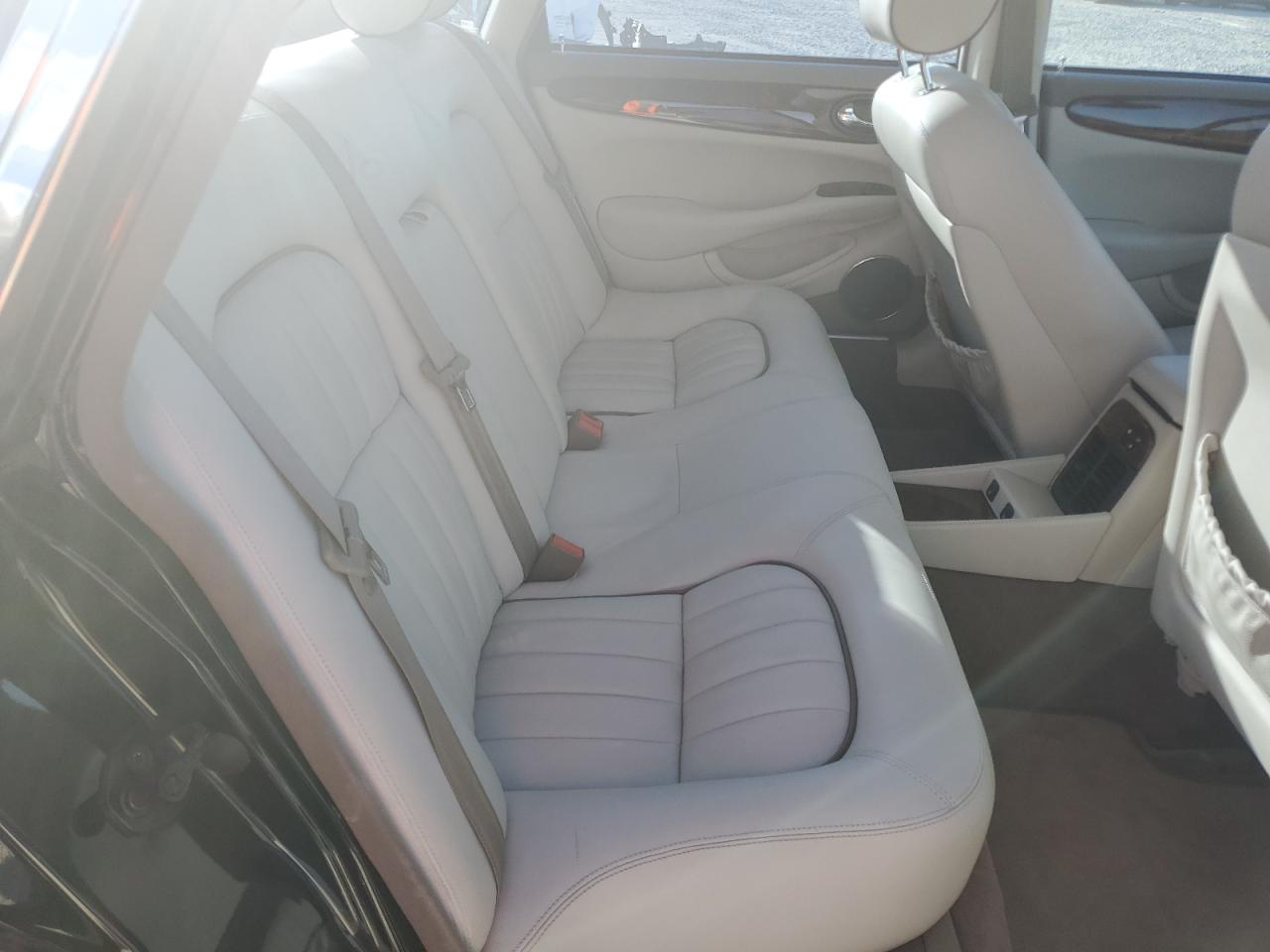 2003 Jaguar XJ - Image 10