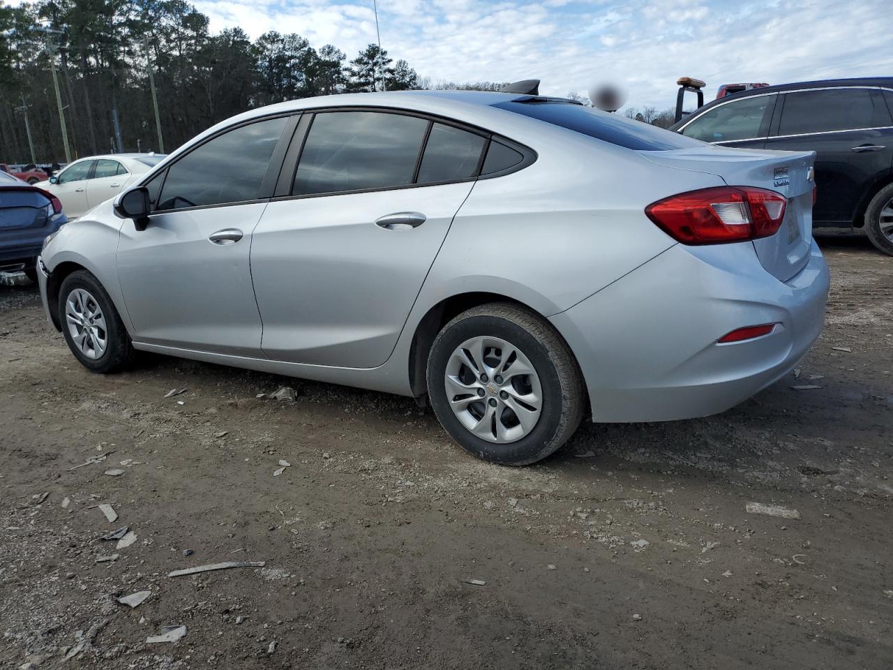 2019 Chevrolet Cruze - Image 2