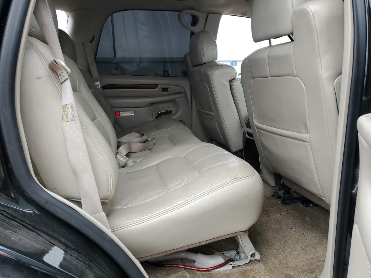 2002 Cadillac Escalade - Image 11