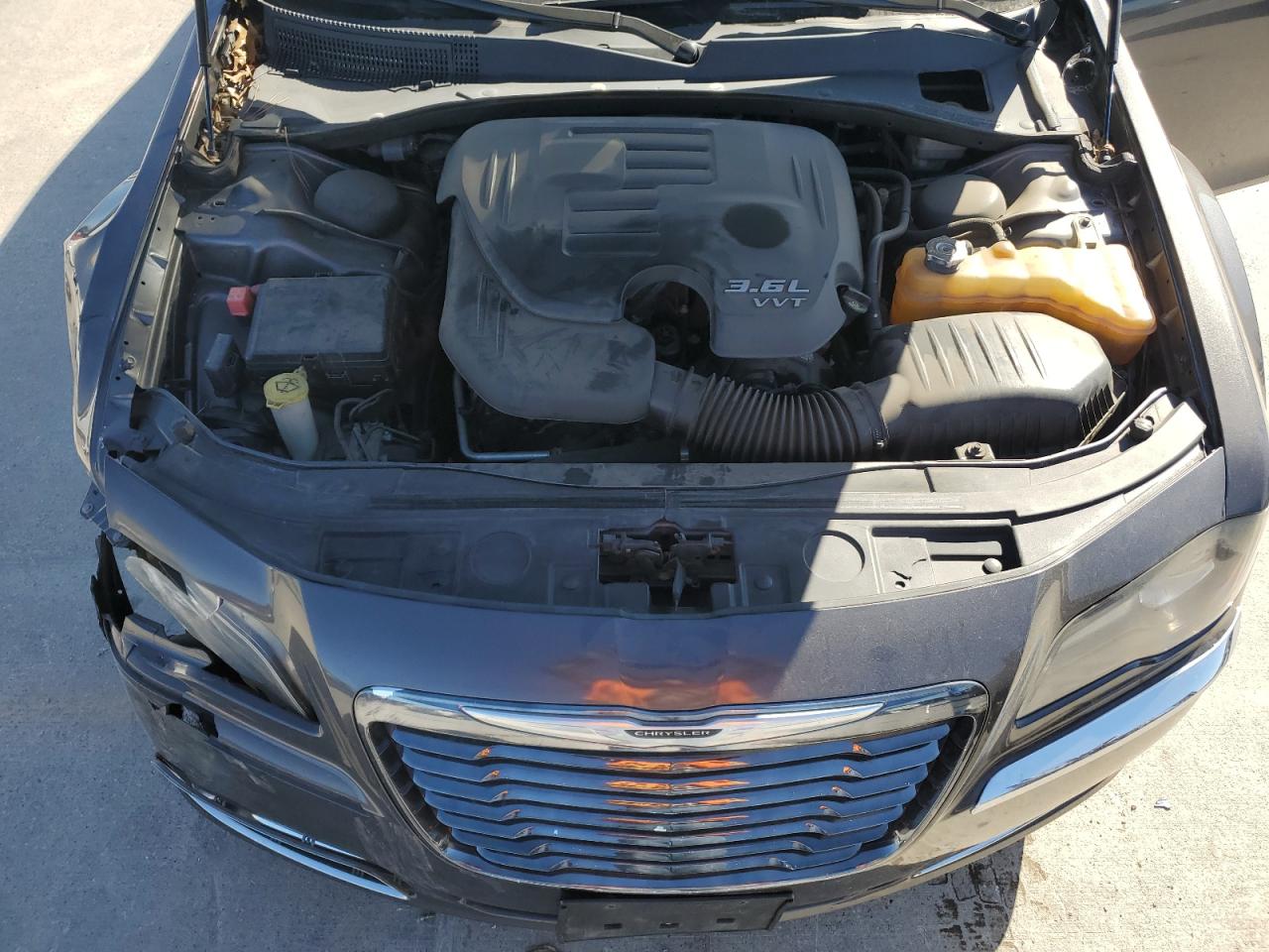 2014 Chrysler 300 - Image 12