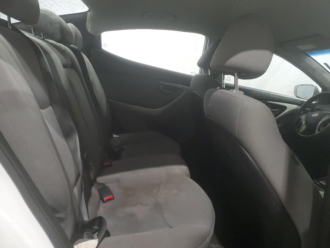 2013 Hyundai Elantra - Image 10