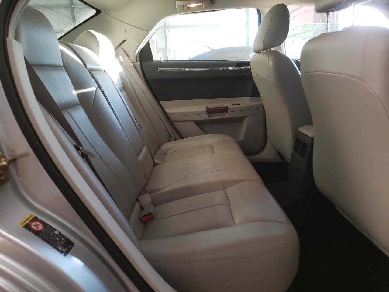 2005 Chrysler 300 - Image 10
